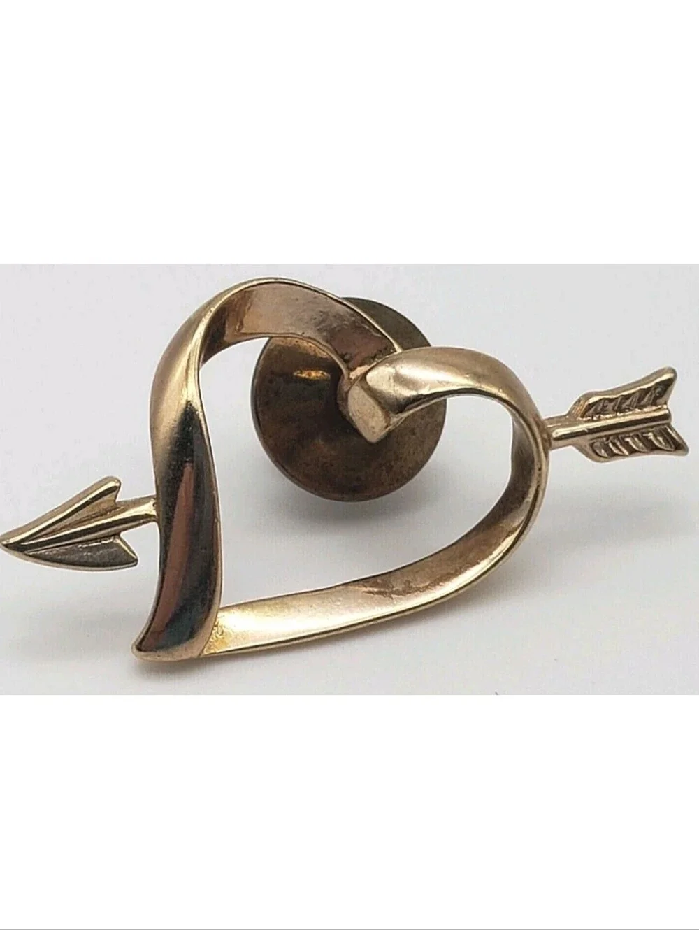 Vtg Avon Gold Tone Open Heart with Arrow Accent Pin Brooch